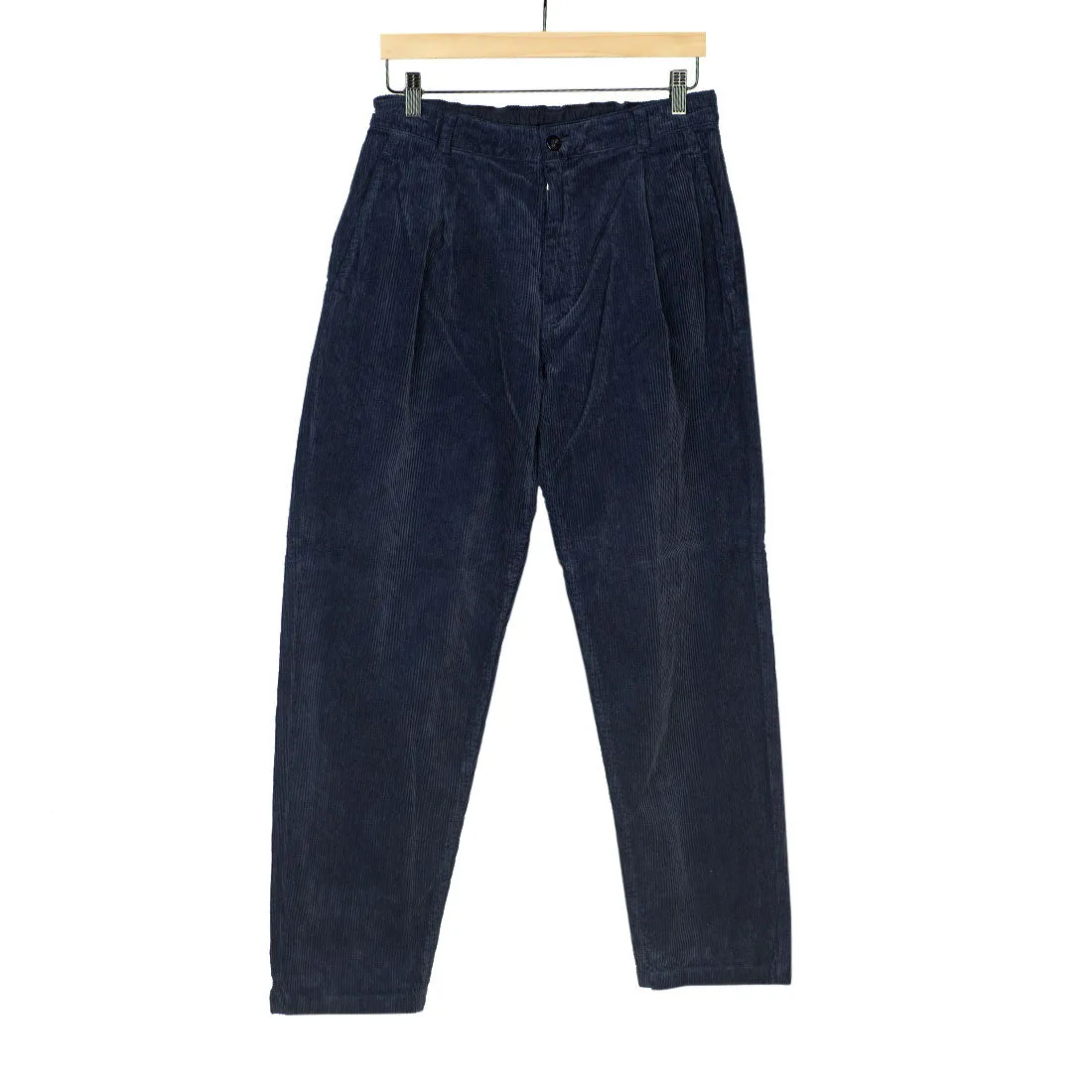 One tuck trousers in indigo-dyed cotton corduroy