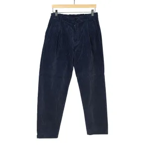 One tuck trousers in indigo-dyed cotton corduroy